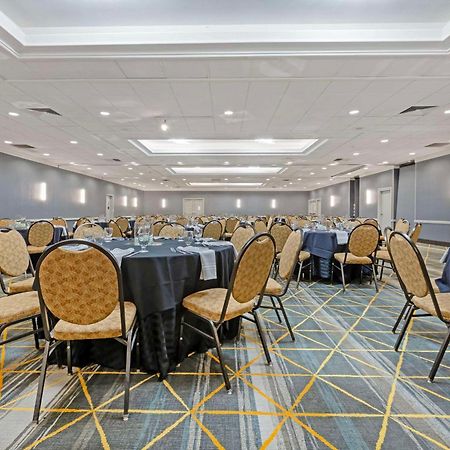 The Lux Hotel & Conference Center, Ascend Hotel Collection วอเตอร์ลู ภายนอก รูปภาพ