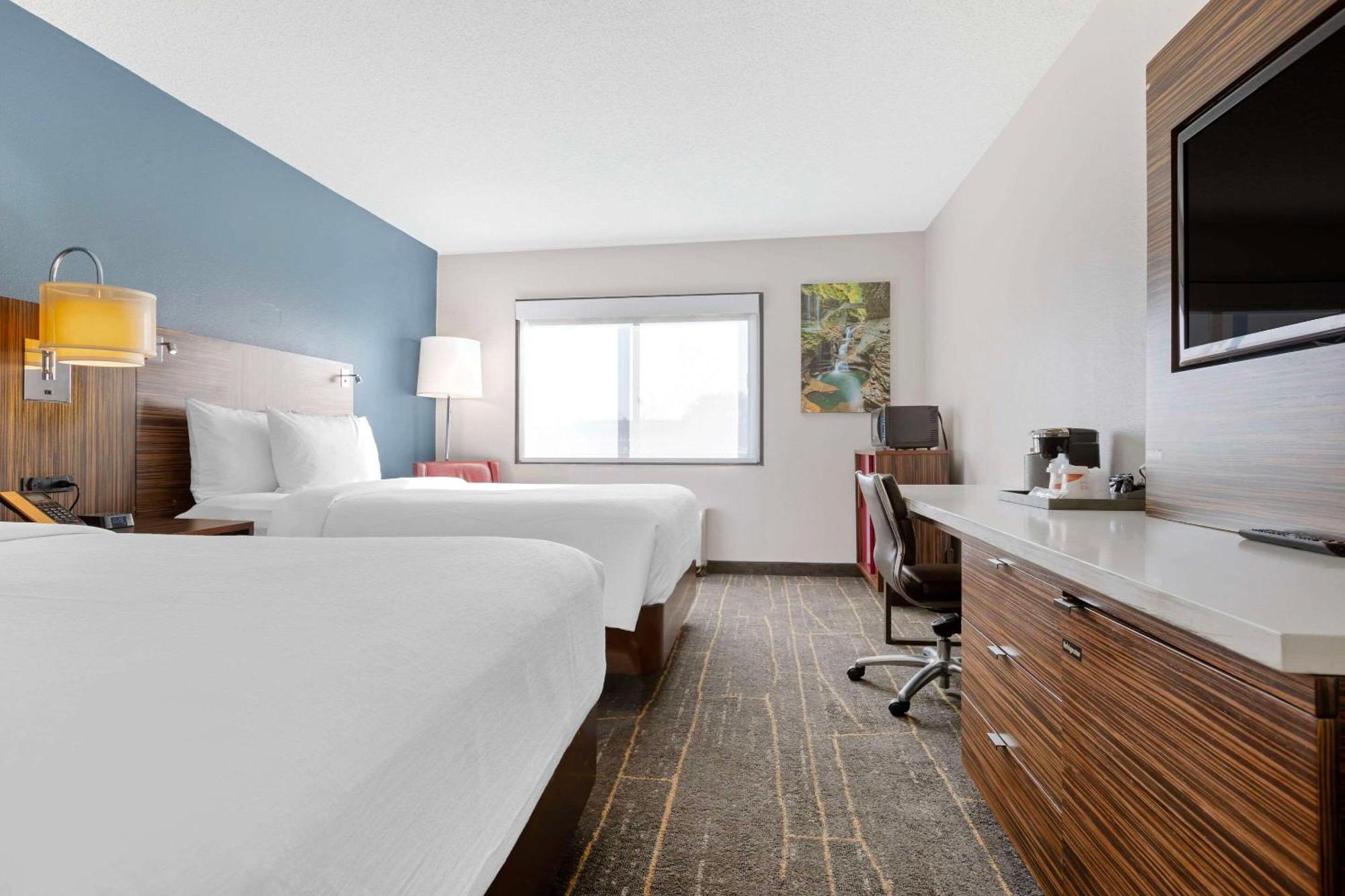 The Lux Hotel & Conference Center, Ascend Hotel Collection วอเตอร์ลู ภายนอก รูปภาพ