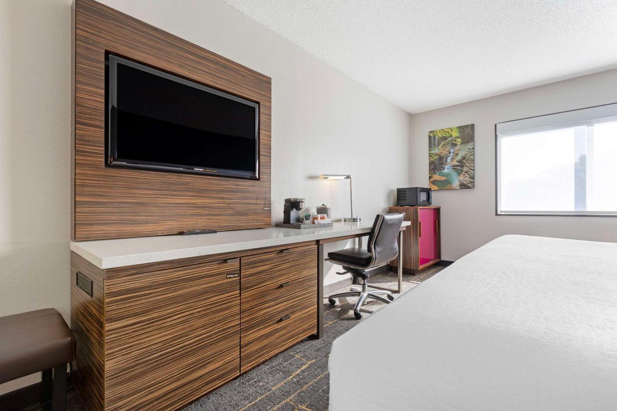 The Lux Hotel & Conference Center, Ascend Hotel Collection วอเตอร์ลู ภายนอก รูปภาพ